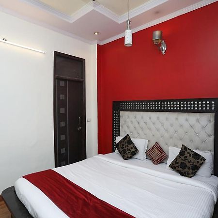 Oyo Stay The Castle Near M2K Cinemas Rohini New Delhi Exterior photo
